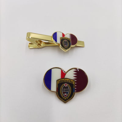 खरीदें Custom Tournament Security Force Badge Premium Heart-Shaped Dual Flag Enamel Pin And Tie Clip Set ऑनलाइन निर्माण